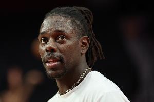 霍勒迪8记三分平个人生涯纪录 曾在23年三分12中8助雄鹿力擒绿军 配图