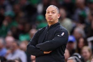 加兰：我从2016年就是卢和欧文的粉丝 欧文是我最喜欢的球员之一 配图