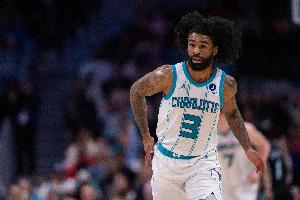 替补打得真好！科比·怀特9中6拿下17分2板6助1断 正负值+17 配图