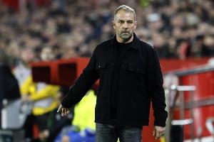 每体：应对边后卫人员短缺，弗里克征召两小将埃斯帕特和帕西菲科 配图