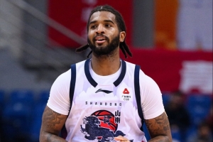 鲁媒：克里斯的脾气需要更好地控制 琼斯状态只能说中规中矩 配图