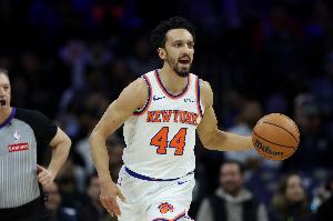 真奇兵呀！沙梅特一条龙长驱直入突破上篮 第三节已砍11分！ 配图