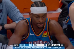 不顺！亚历山大送大桥2+1随后抢断哈特犯规 4分半两犯被换下 配图