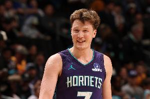 专打硬仗！黄蜂客场豪取10连胜 期间大胜绿军29分 血虐掘金23分 配图