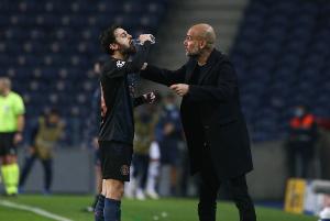 瓜帅麾下首位！B席成首位首发出战350场比赛的非门将球员 配图