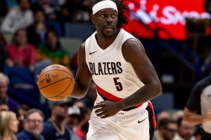 油箱还有油！霍勒迪砍下生涯第14次30分10助 上次还是三年前 配图