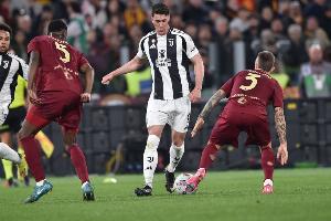 全市场：弗拉霍维奇可能入选对阵比萨大名单 他对续约持开放态度 配图