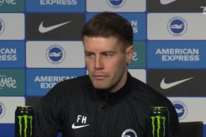 赫尔泽勒：维尔贝克绝对有资格入选国家队 有信心防守枪手定位球 配图