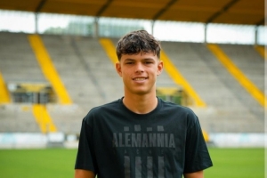 天空：19岁德丙中场今夏将成为关注对象，霍村等多支球队对其有意 配图