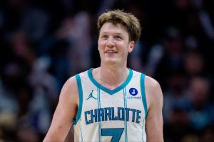 还有19场没打~克尼佩尔26次单场20+&65%+TS 平乔丹保持的历史纪录 配图