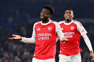 值得纪念!萨卡社媒晒照,庆祝达成阿森纳生涯300场里程碑+取胜 配图