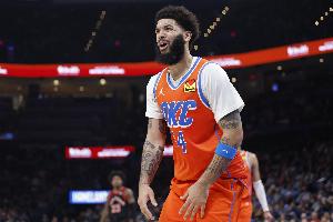 出战6分钟正负值+8！戴格诺特：肯威展现顶级领导力 没他赢不了球 配图