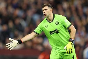 TA：维拉门将大马丁涉嫌违反博彩推广的相关规定，面临指控 配图