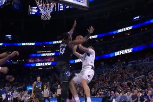 超巨表现！弗拉格关键大帽卡特回身 顶着后者打进失衡2+1！ 配图