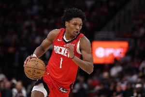 抢得很凶!阿门15中8拿下18分10板5助4断 7前场板 配图