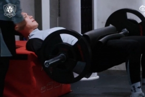 今日健身训练  全力拼搏 配图