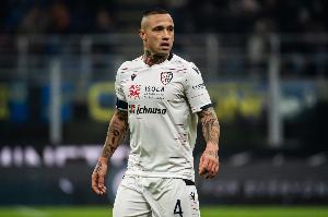 纳因戈兰：他们说我不抽烟喝酒能去皇马踢球，但没有这些我不快乐 配图