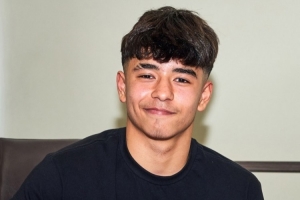 记者：17岁卡多佐签下新合同+入选拜仁名单，孔帕尼对他很满意 配图