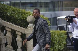 埃弗拉怒斥内维尔、基恩、斯科尔斯：自己执教一团糟还扼杀卡里克 配图