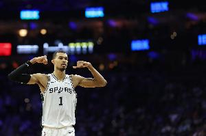 独角兽！文班亚马第15次单场至少4帽&进4个三分 NBA历史第一 配图