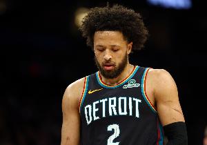 不是哥们？坎宁安下半场上来连投两个过桥三不沾 已经18中5了 配图