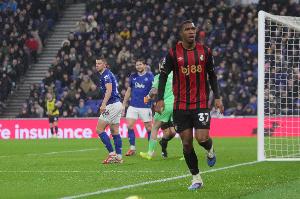 记者：拉扬拒绝多支欧冠豪门和沙特球队，选择在伯恩茅斯磨炼成长 配图