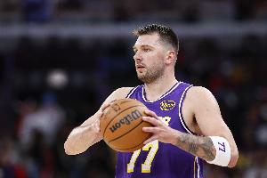 无力回天！东契奇24中11拿到27分11板7助4断 三分10中3 配图