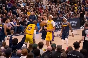 追回来了!詹姆斯连送3次助攻&个人反击得分 分差仅剩3分 配图