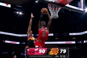 传球质量很高！河村勇辉精准长传 伦纳德·米勒快攻双手暴扣！ 配图