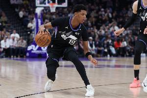 继续保持！5号秀贝利19中12&三分11中7砍下生涯新高32分！ 配图