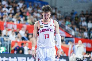 前交叉韧带断了！郭艾伦此前遭遇过严重腿部拉伤、腹股沟拉伤 配图