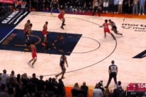 攒20投也不够啊~杰伦·格林直杀内线 拉杆躲过防守错失绝杀上篮 配图