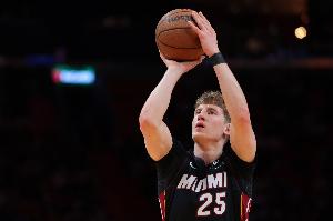 希罗：亚库乔尼斯非常努力 未来会继续看到他有多出色 配图