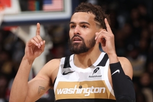 慢慢来！特雷·杨奇才首秀状态不错 19分钟拿到12分2板6助2断 配图