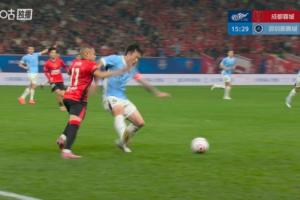 热议姜至鹏红牌：太严厉了；彻底打破双方平衡；比赛的转折点 配图