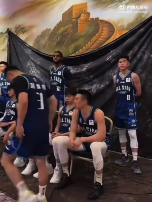 被称作脓包？周琦在拍全明星定妆照时调侃：我不是脓包 赵睿才是 配图