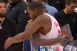 杀人诛心啊！只剩0.1秒追梦直接发球给杜兰特 KD无奈只能随手一扔 配图