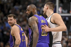 湖掘大战首发:东契奇&詹姆斯&里夫斯率队挑战约基奇&穆雷 配图