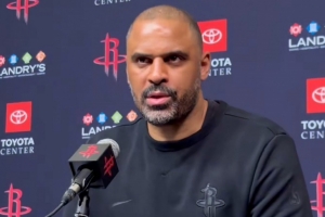 防守不佳原因？乌度卡：缺乏沟通 我场边说话声音比场上球员都大 配图