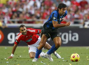 菲戈：加盟巴萨完全是命运的安排，国米给了我尊重和爱 配图