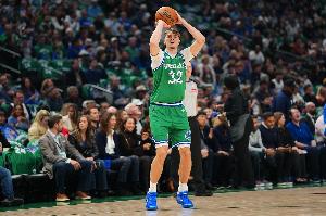 不够准！弗拉格复出半场12中4拿到10分3板4助 三分3中0 配图