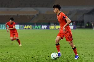 安布罗西尼：王钰栋留在中国踢球是正确选择，他需要积累更多经验 配图