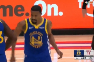 分差上双了！梅尔顿弧顶横移三分球再中打停火箭 配图