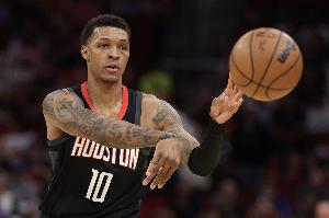 小贾巴里·史密斯出战40+分钟出手8+命中率0%且失误5+ 历史首人 配图