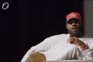 詹姆斯：我在教练家里才知道什么是食品储藏室 立志要让妈妈也有 配图