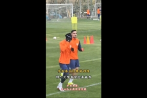 鲁媒：泰山五外援悉数现身训练场，阿尔瓦罗有望上演泰山队首秀 配图