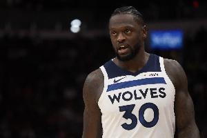 火力靠谱！兰德尔半场9中5砍并列最高14分 外加4篮板3助攻 配图