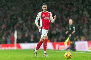 跟队:梅里诺已前往西班牙治疗伤病,力争在赛季结束前复出 配图