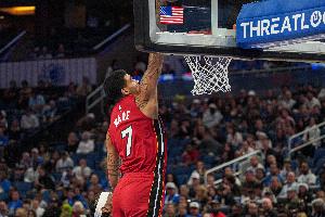 斯波：韦尔队友都鼓励他防守更积极主动 本来他应该是9次盖帽 配图