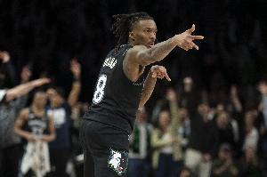 麦丹：海兰德总是充满激情活力满满 能推动转换进攻和他打球很棒 配图